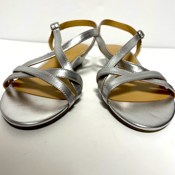 Talbots Silver Capri Leather Cross Straps Low Heel Sandals Womens 9 - Picture 2 of 7